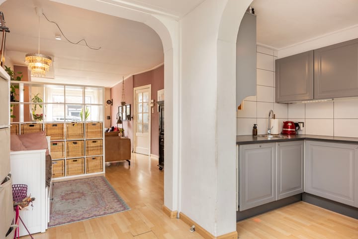 Foto 12 van Van Heutzplein 22