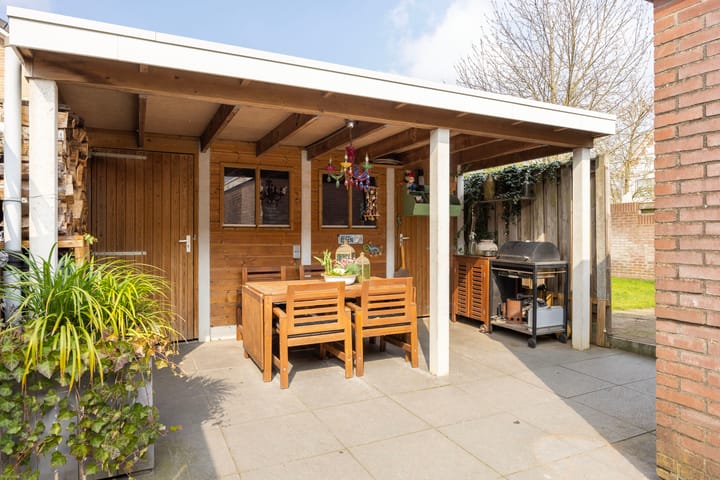 Foto 23 van Van Heutzplein 23