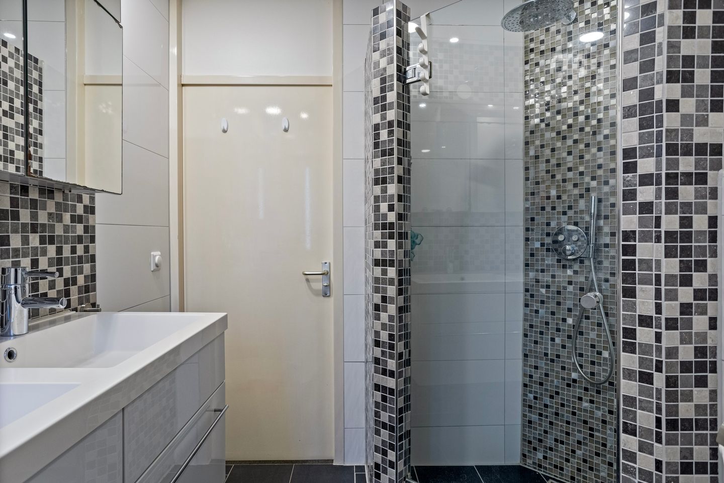 Foto 20 van Cornelis Dopperstraat 128