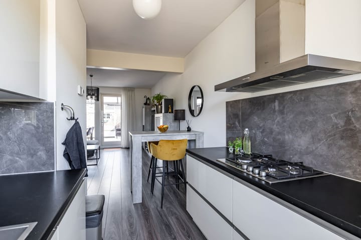 Photo 18 of Van Eyckstraat 135