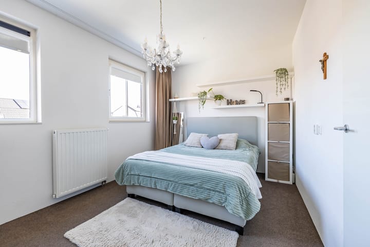 Photo 28 of Van Eyckstraat 135