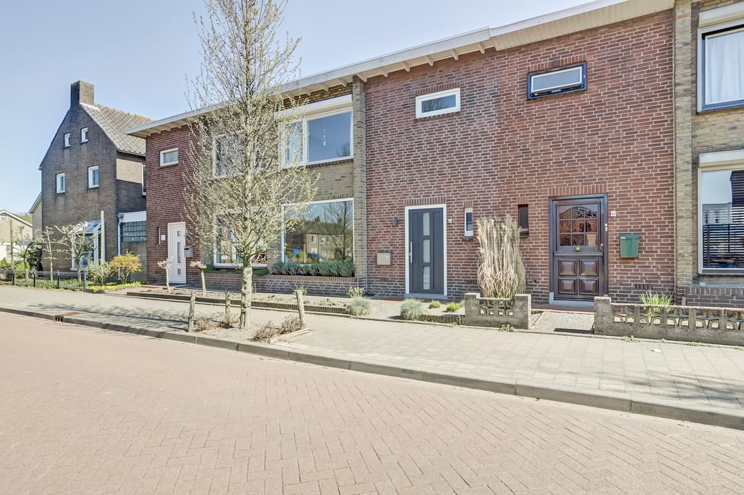 Photo 1 of Burgemeester de Grauwstraat 44