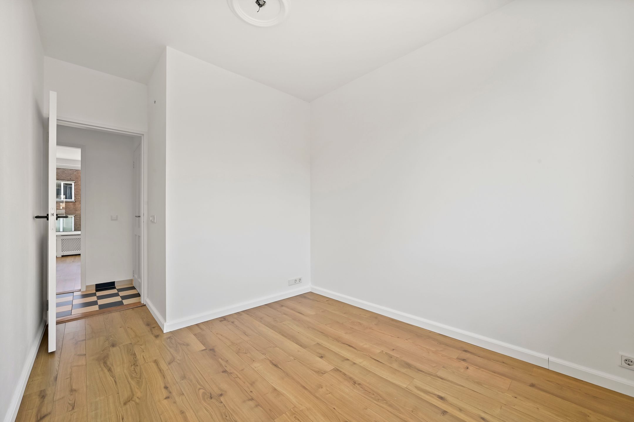 Photo 24 of Albert Verweystraat 186