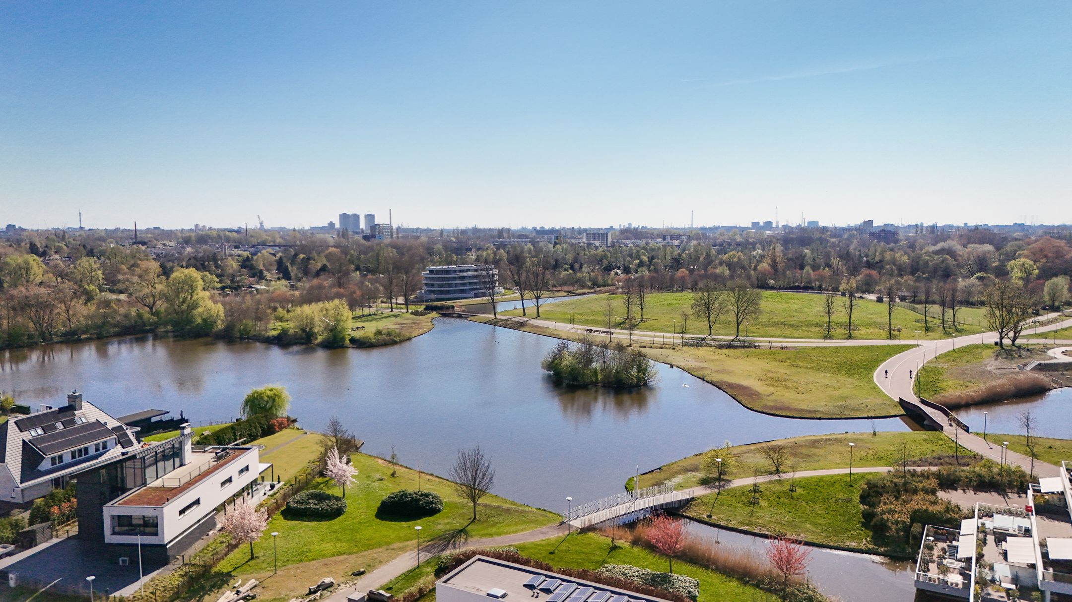 Foto 42 van Van der Duijn van Maasdamweg 562