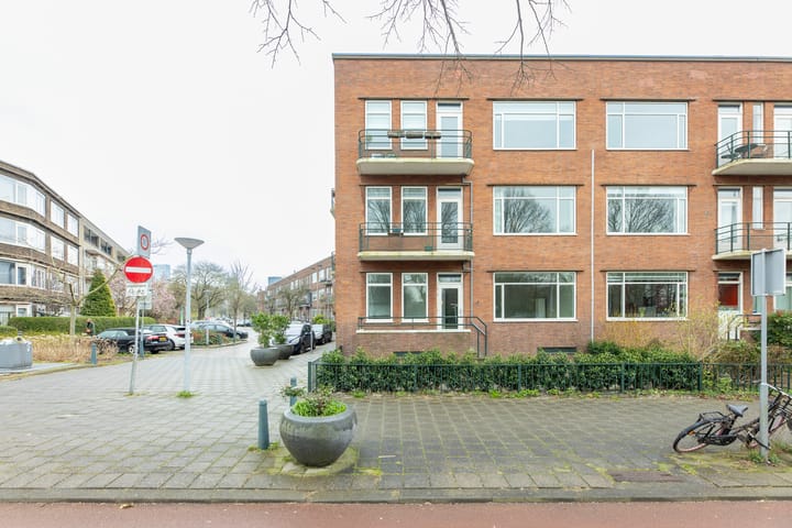 Photo 6 of Van Beuningenstraat 1-01