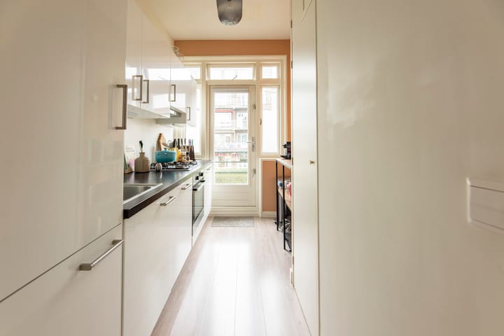 Photo 14 of Van Beuningenstraat 1-01