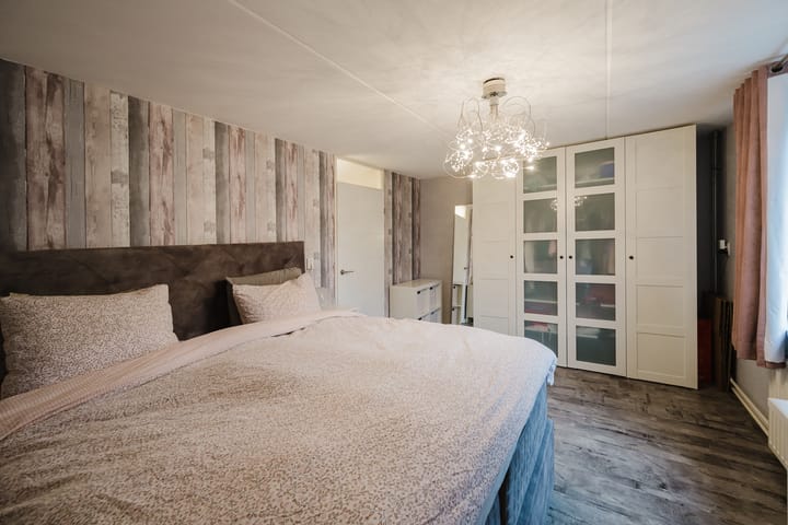 Photo 21 of Plevier 8