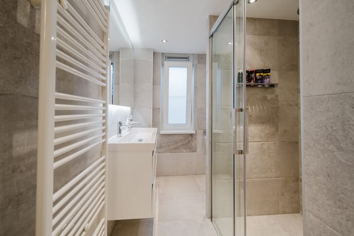 Photo 22 of Plevier 8