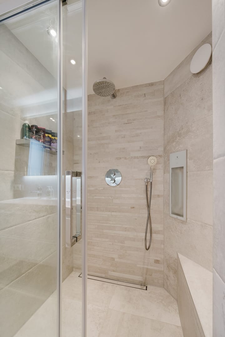 Photo 24 of Plevier 8