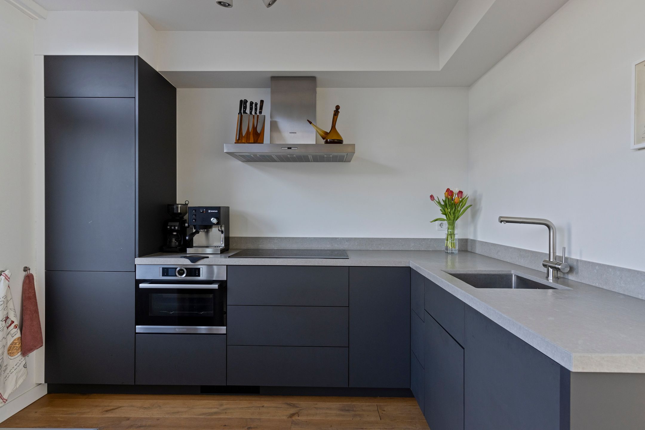 Foto 3 van Warmoeziershof 51