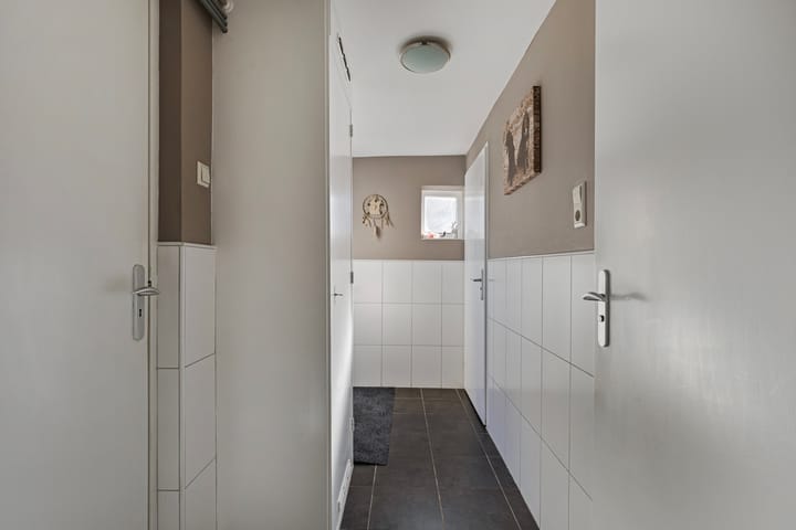 Foto 16 van Parallelweg 2