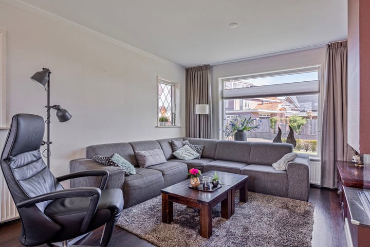 Photo 2 of Nassaustraat 19