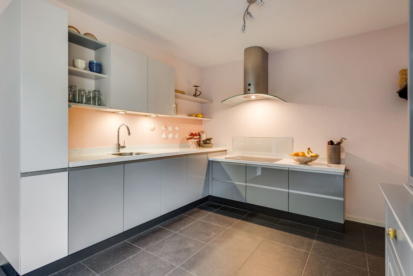 Photo 14 of Moeder Magdalenastraat 7