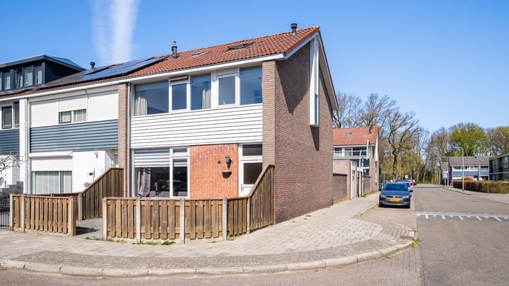 Foto 1 van Debussystraat 1