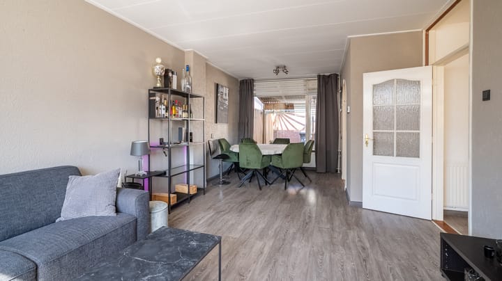 Foto 3 van Debussystraat 1