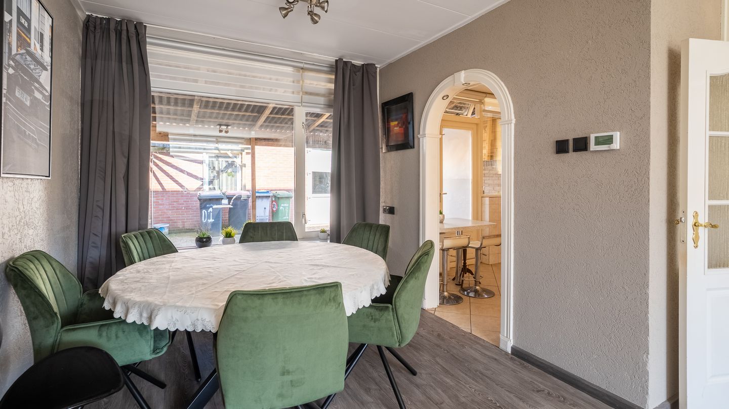 Foto 4 van Debussystraat 1