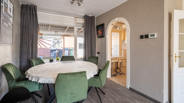 Foto 4 van Debussystraat 1