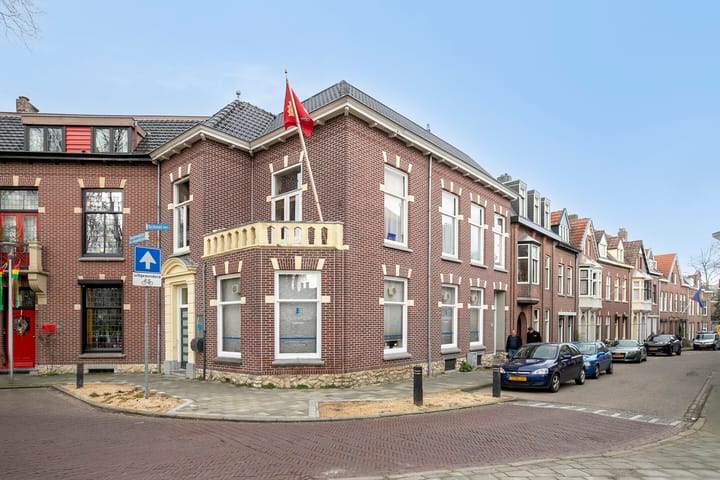 Burg. de Hesselleplein 9