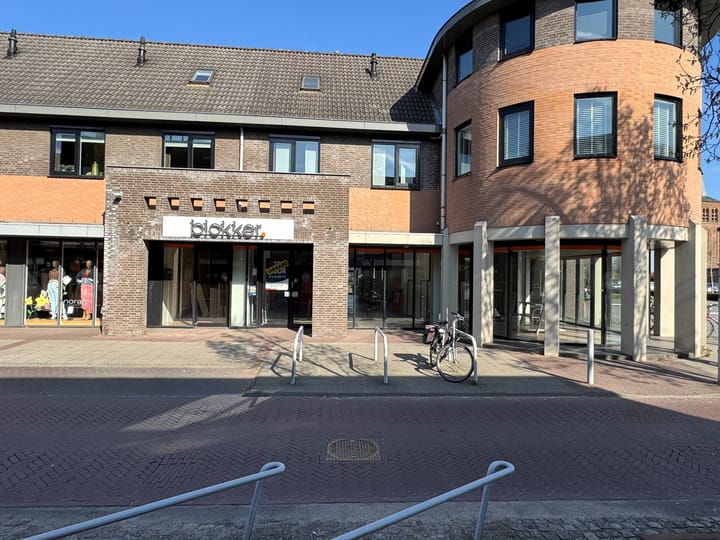 Foto 3 van Burg. Van Houdtplein 8