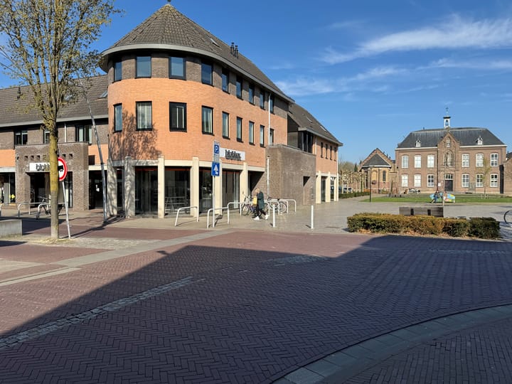 Foto 4 van Burg. Van Houdtplein 8