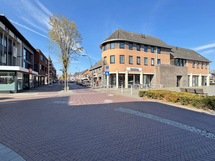 Foto 5 van Burg. Van Houdtplein 8