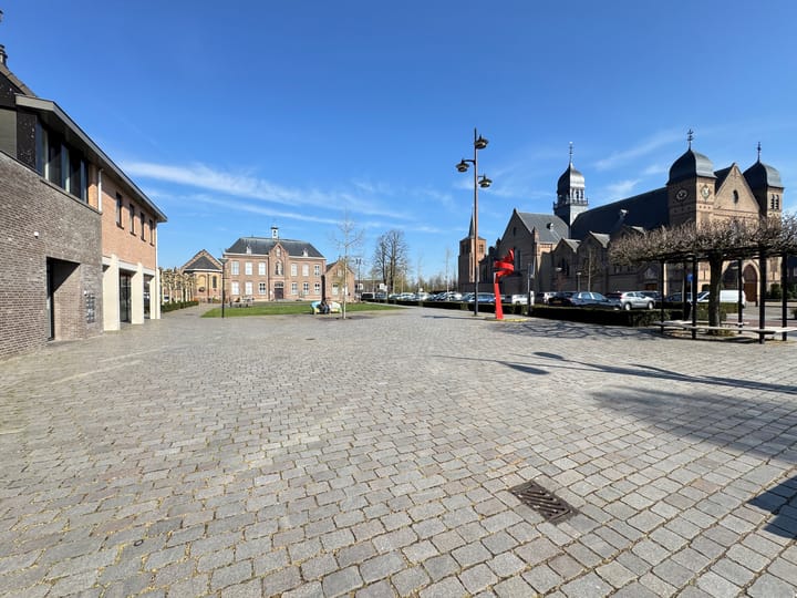 Foto 6 van Burg. Van Houdtplein 8