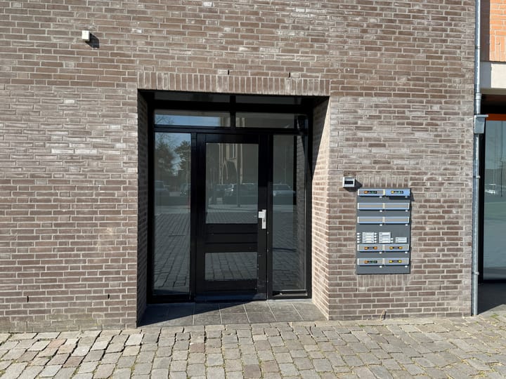 Foto 7 van Burg. Van Houdtplein 8