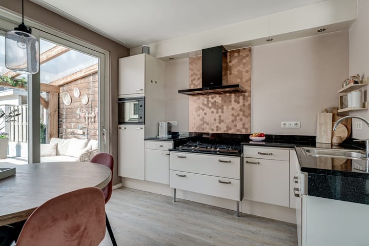 Photo 8 of Veerweg 10