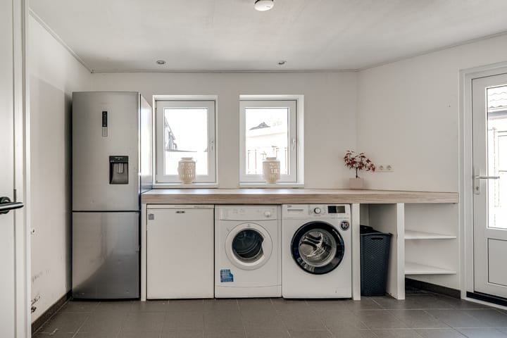 Photo 21 of Veerweg 10