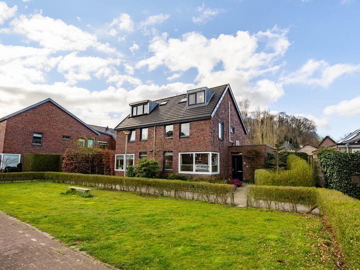 Photo 2 of Esdoornstraat 3-A