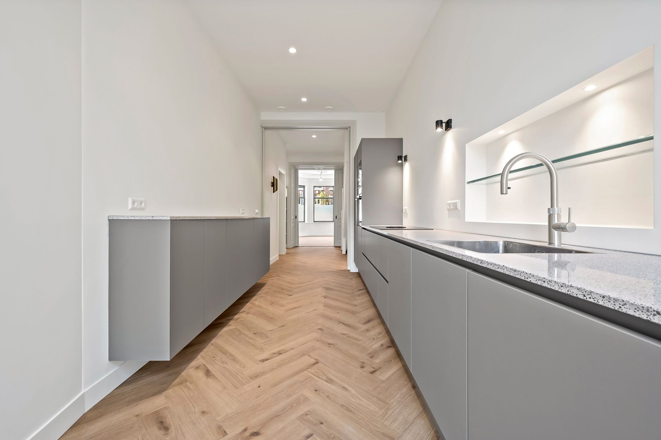 Photo 9 of Nassau Dillenburgstraat 21