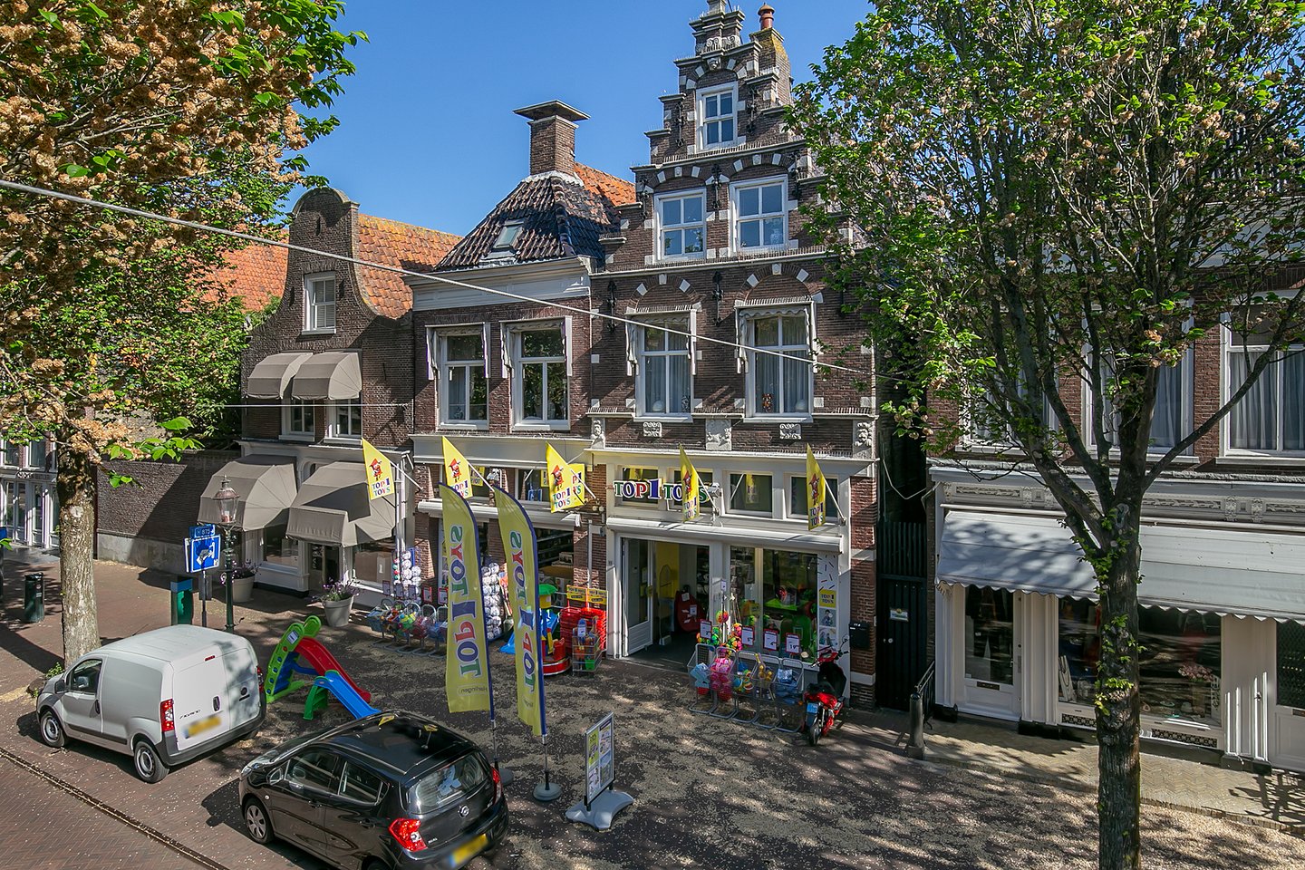 View photo 1 of Voorstraat 11