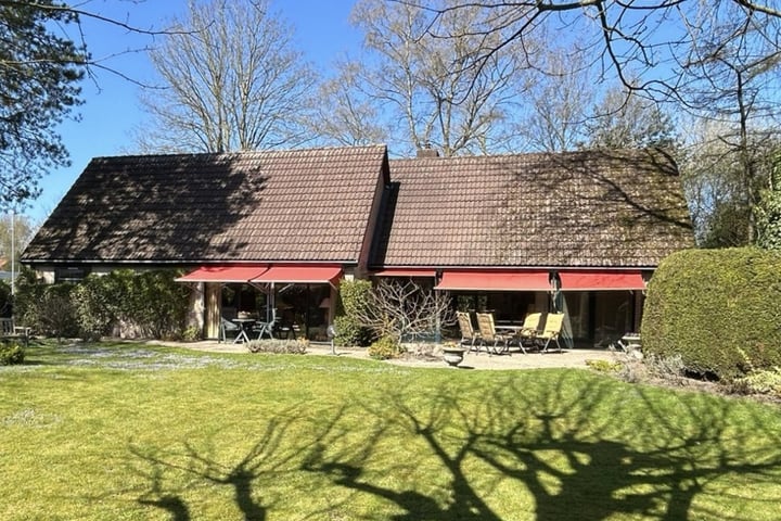 Van der Waalsweg 2