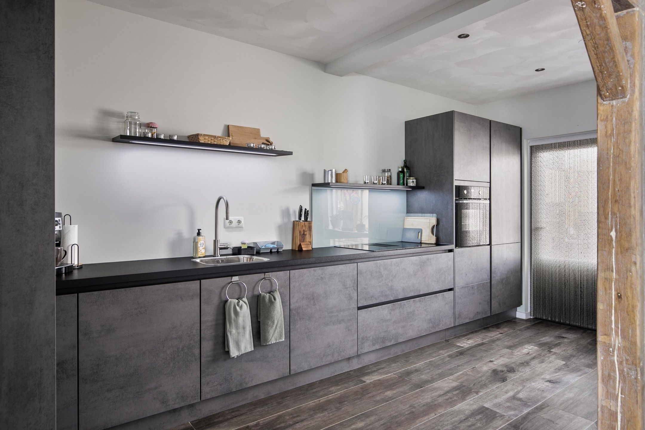 Foto 15 van Limburgstraat 8