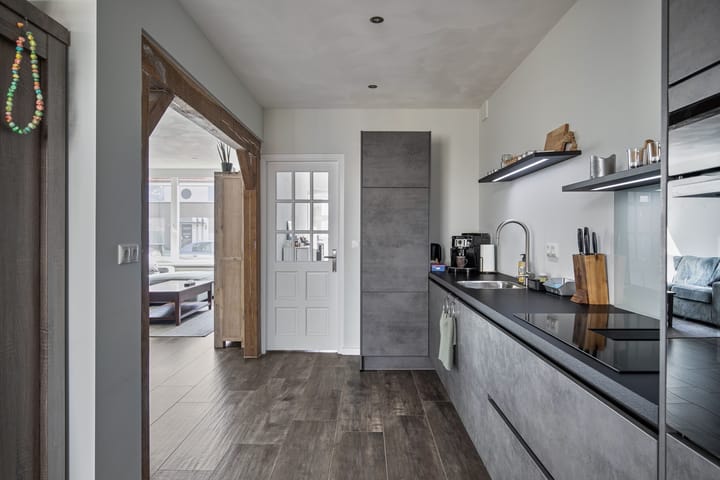 Foto 16 van Limburgstraat 8