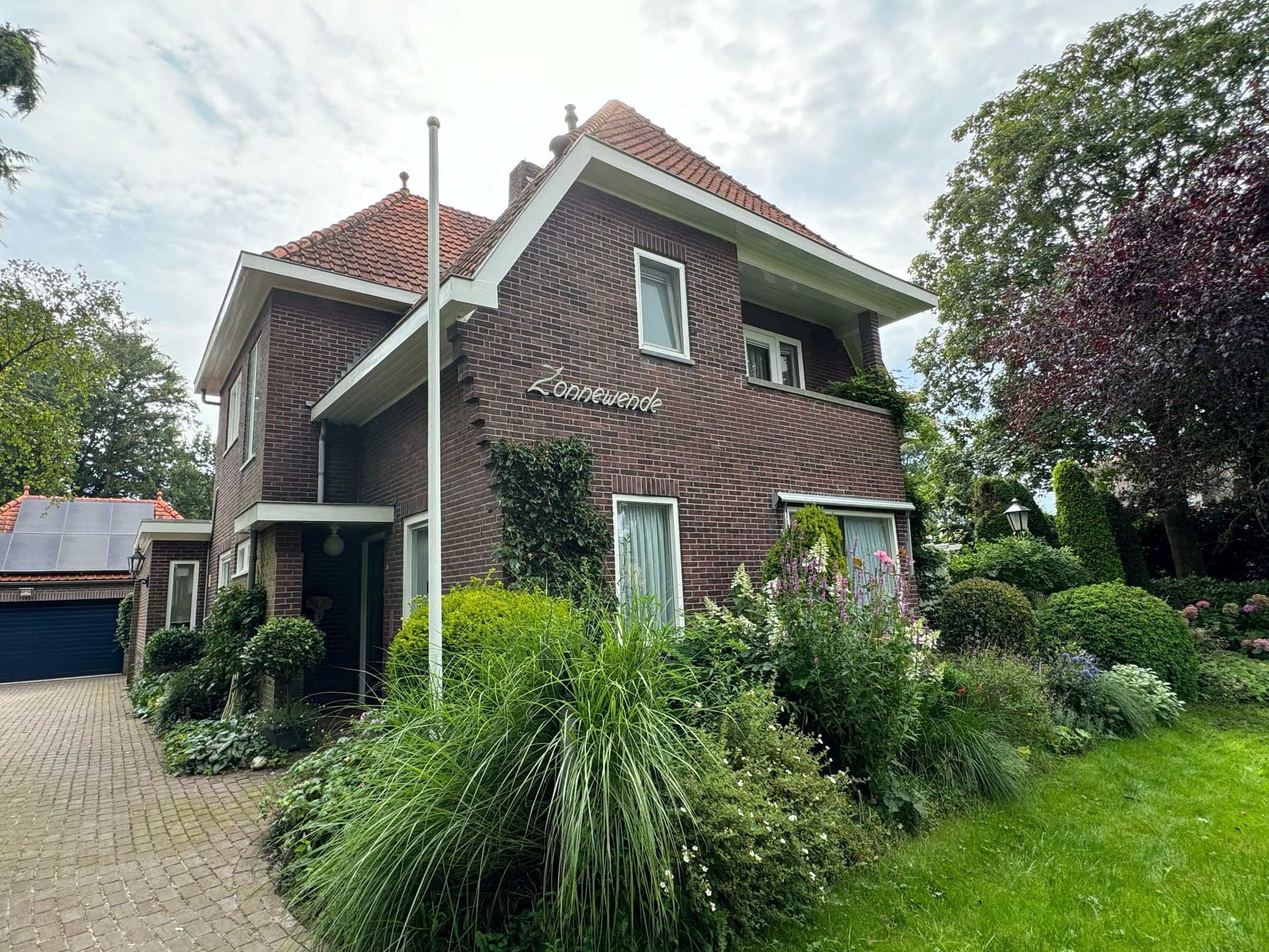Dorpsstraat 8