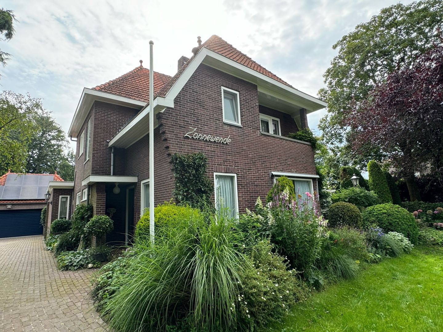 Dorpsstraat 8