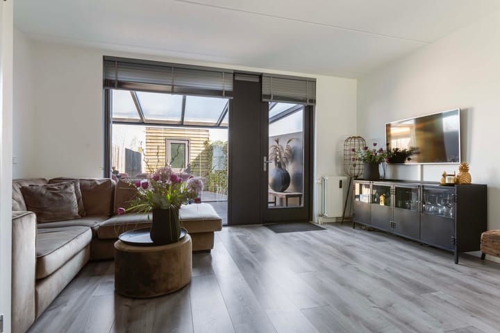 Foto 9 van Vuurvlinder 48