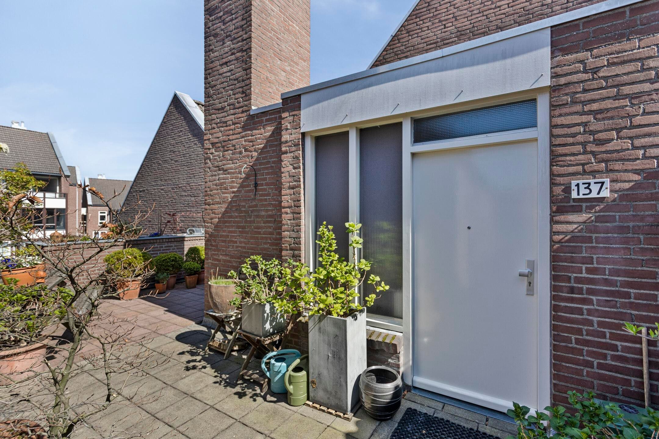 Foto 6 van Hoogbeeltplein 137