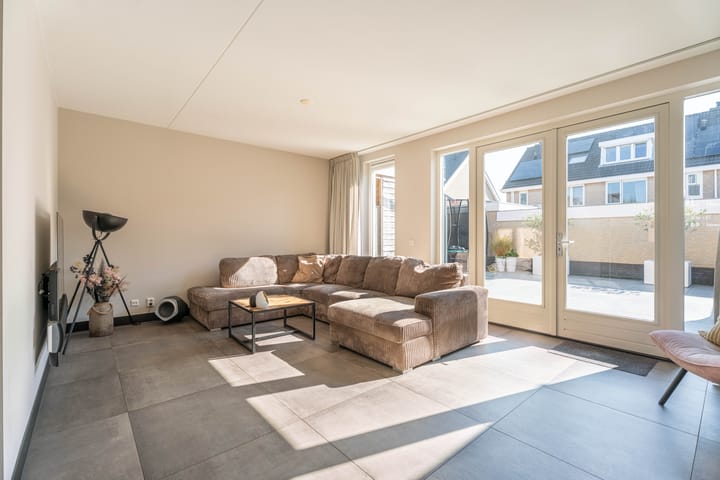 Foto 2 van De Ruijterstraat 35