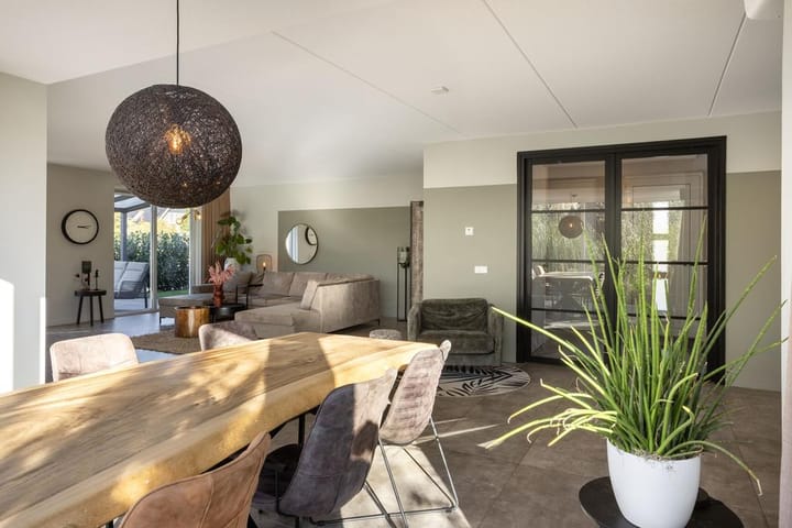 Photo 32 of Leeuwerik 23