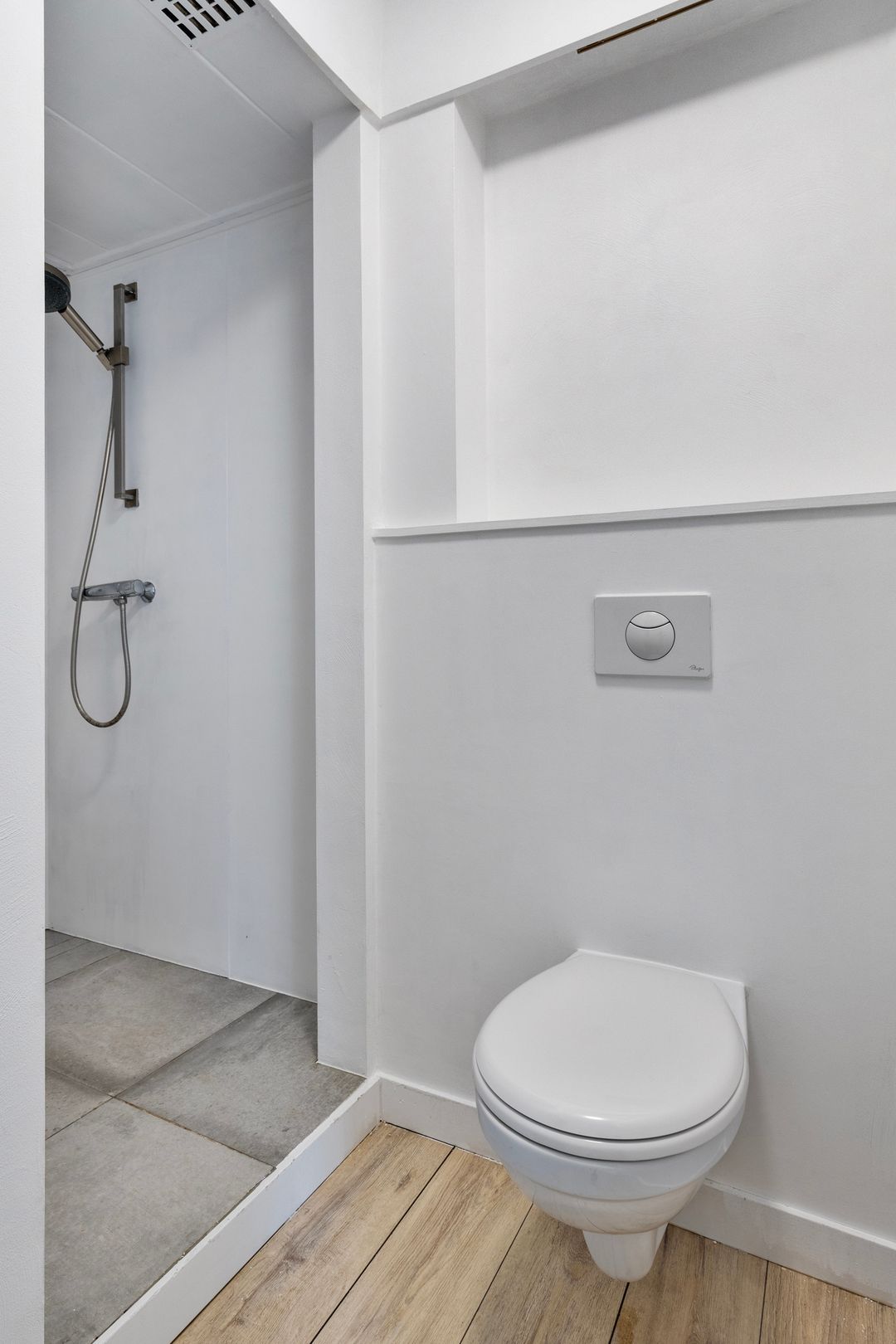 Photo 17 of de Ruyterstraat 205