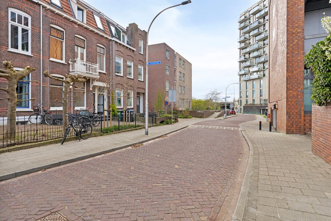 Photo 32 of de Ruyterstraat 205