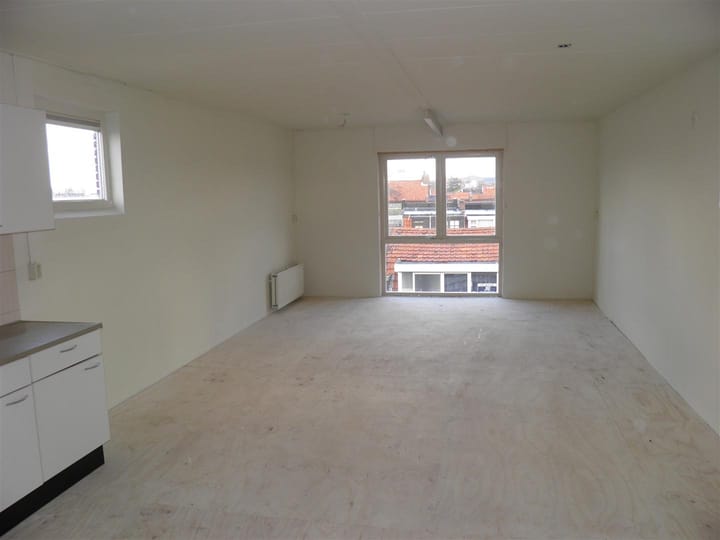 Photo 4 of Van Limburg Stirumstraat 30-B