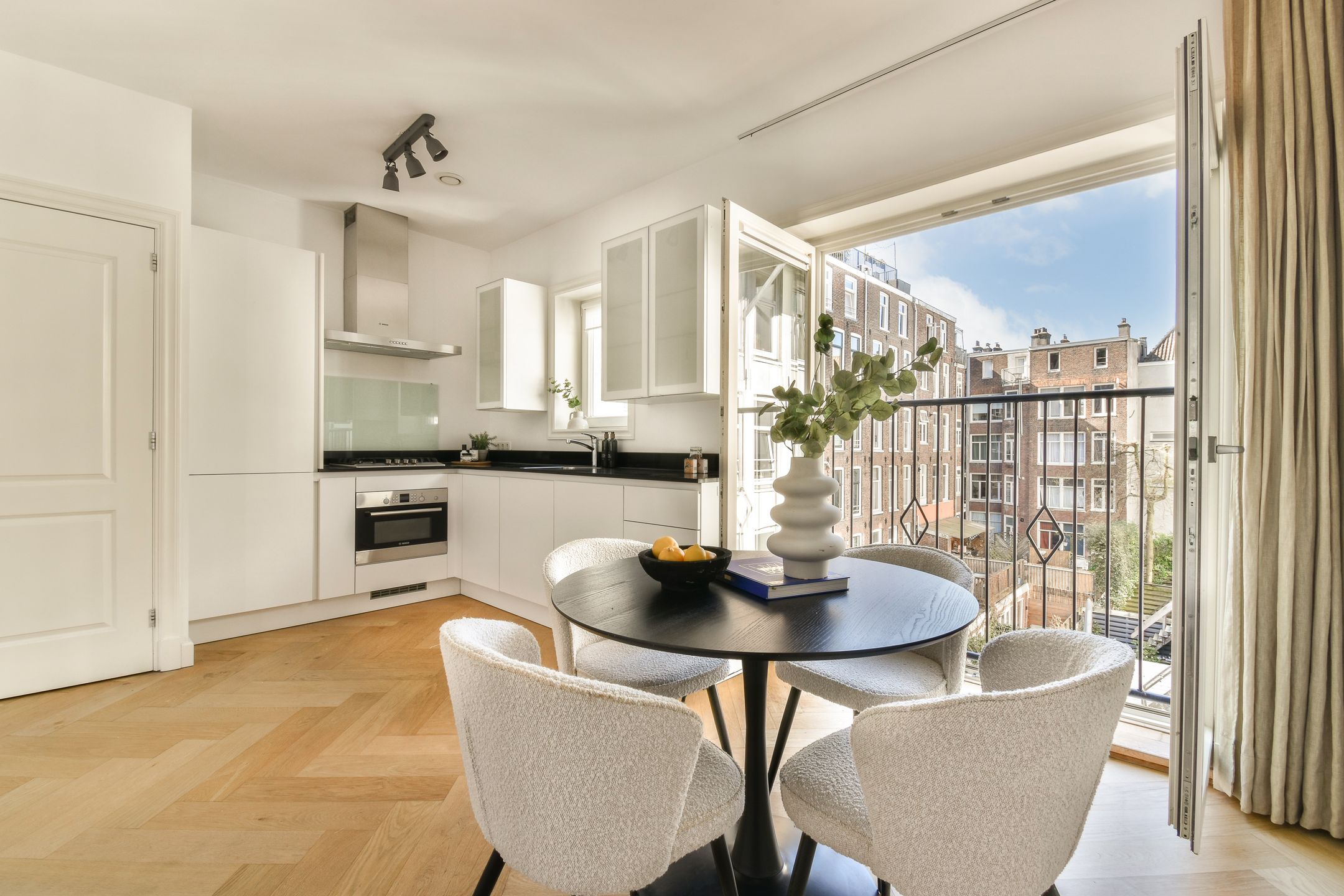 Photo 6 of Da Costastraat 110-C