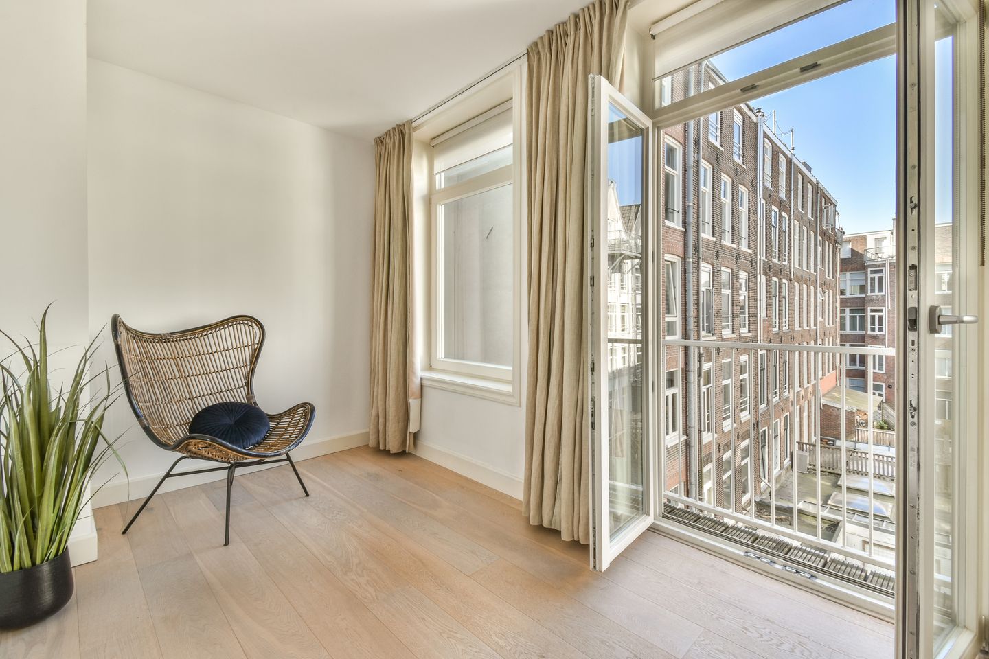 Photo 10 of Da Costastraat 110-C