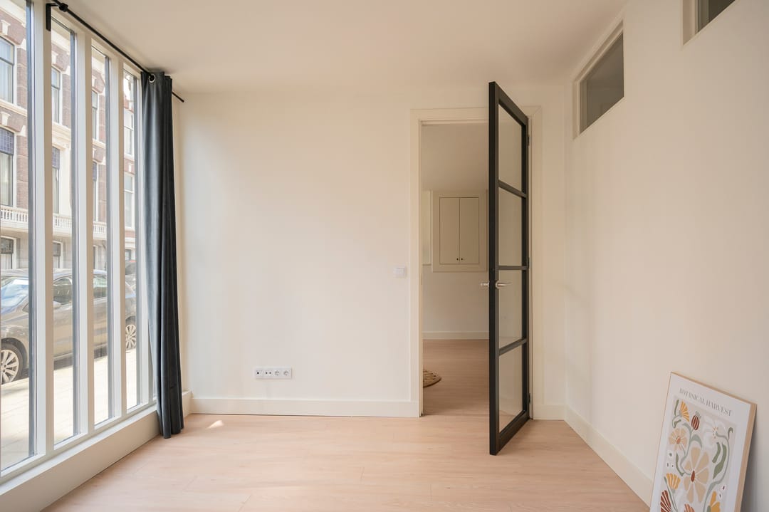 Photo 11 of Hugo de Grootstraat 17-B