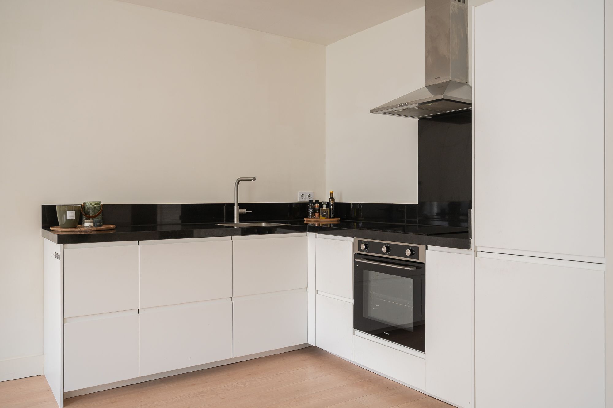 Photo 15 of Hugo de Grootstraat 17-B