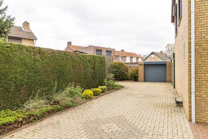 Foto 38 van Beneluxlaan 151-A