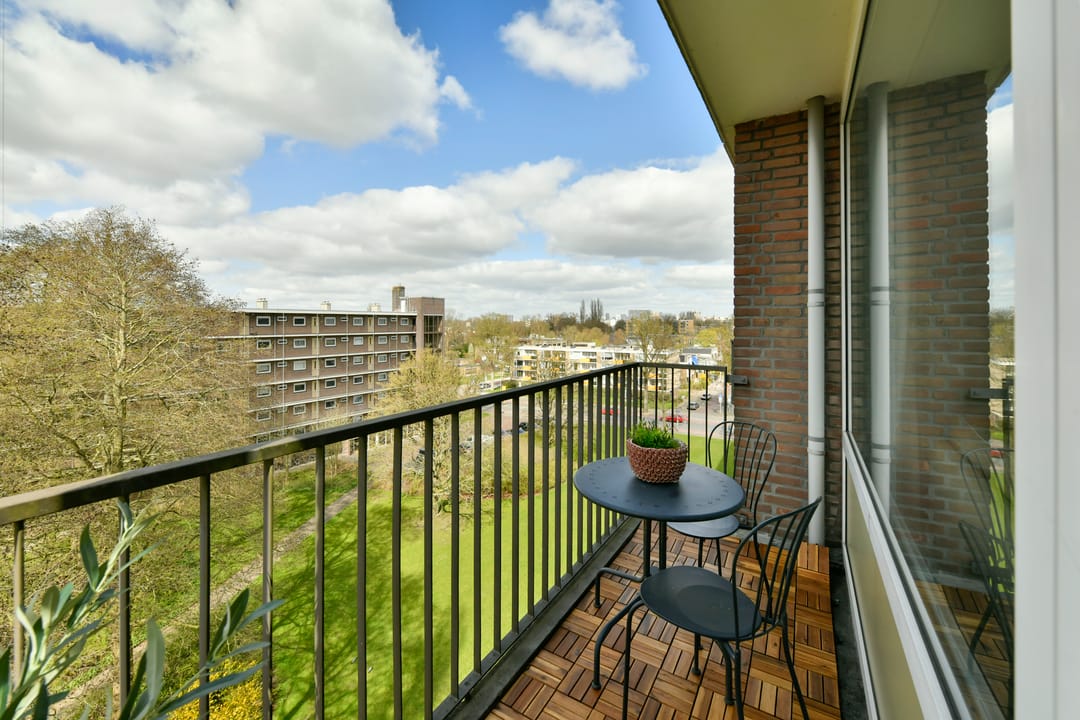 Foto 2 van Mr. G. Groen van Prinstererlaan 257